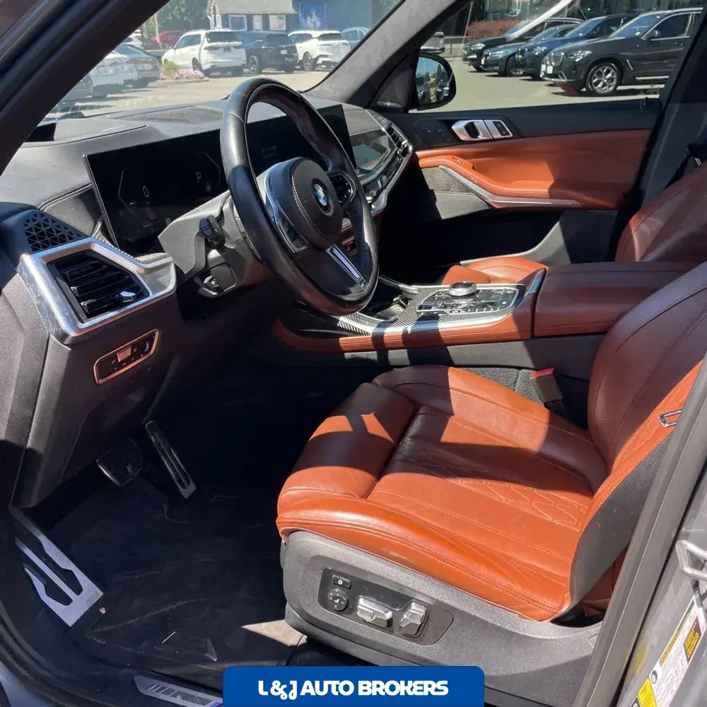 2023 BMW X7 M60i