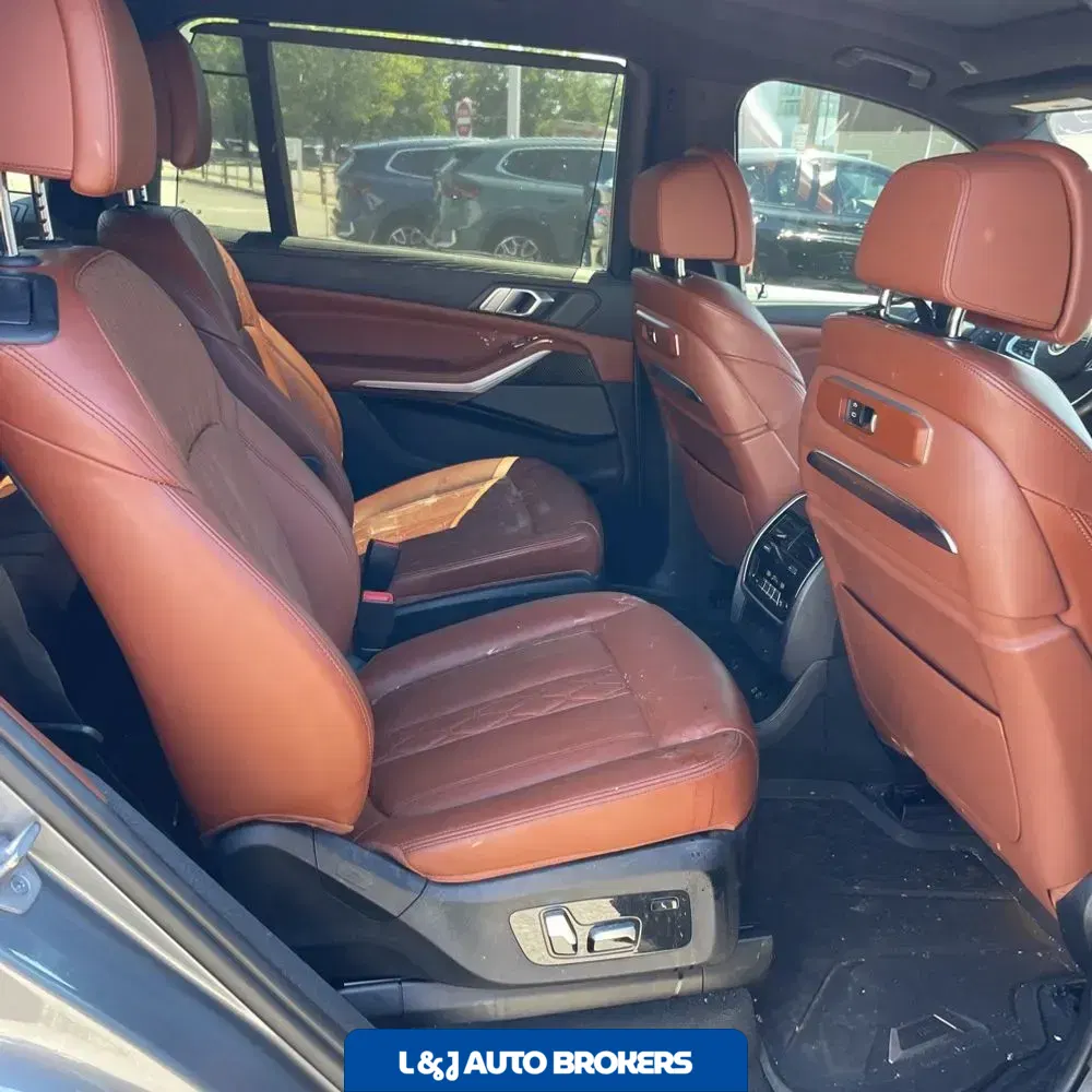 2023 BMW X7 M60i
