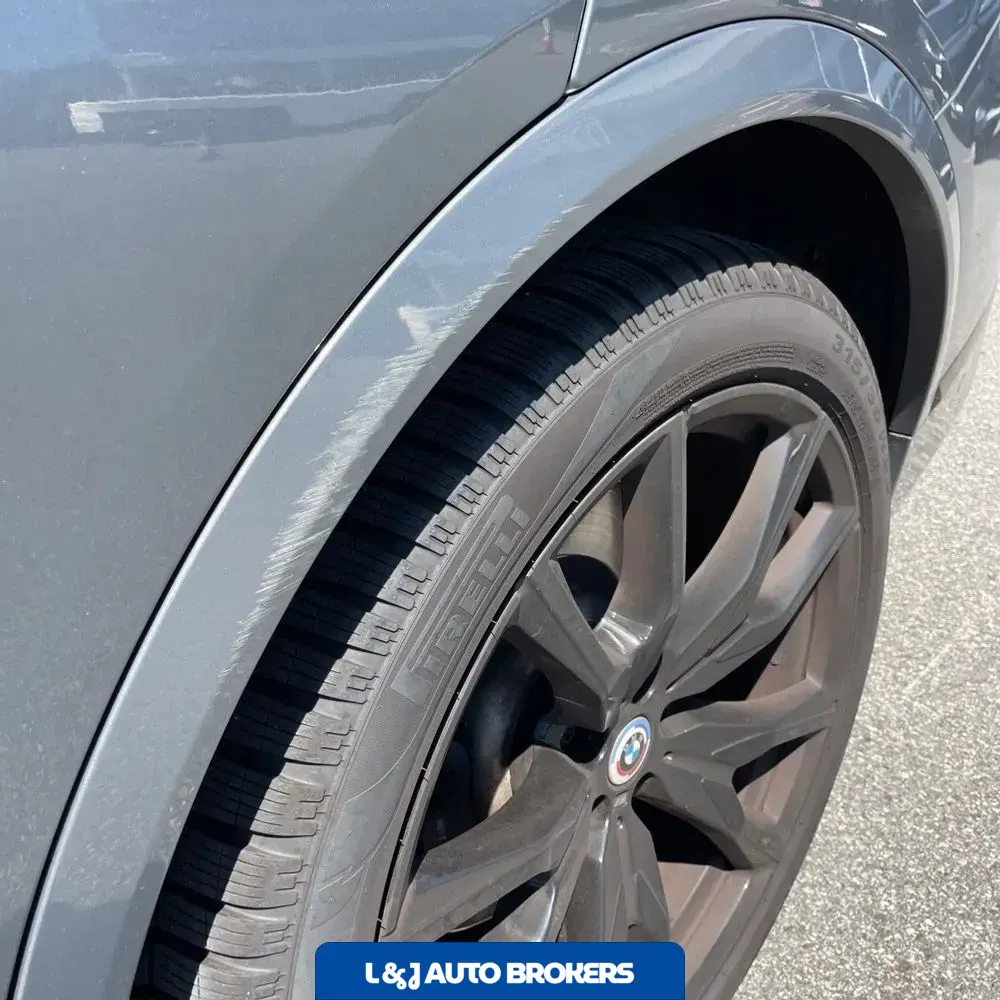 2023 BMW X7 M60i