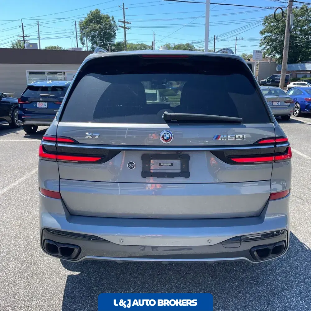 2023 BMW X7 M60i