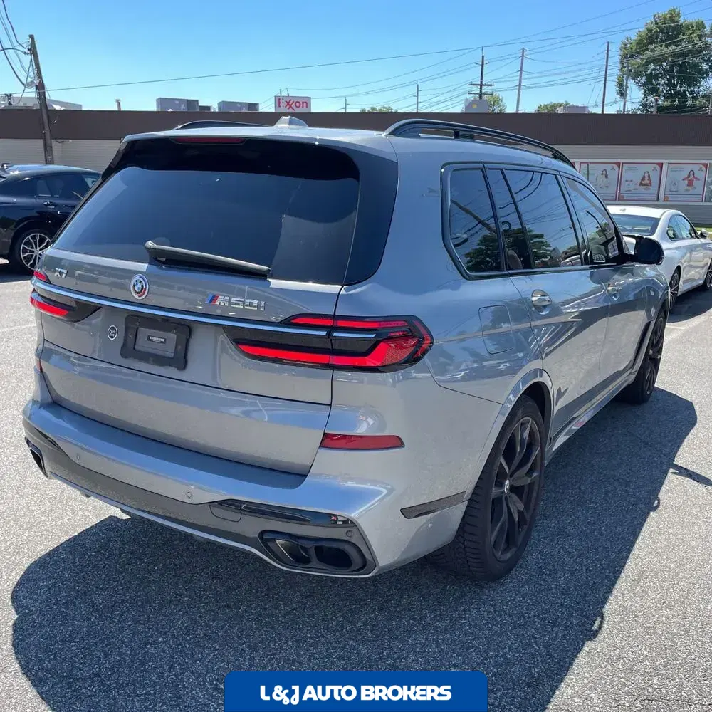 2023 BMW X7 M60i