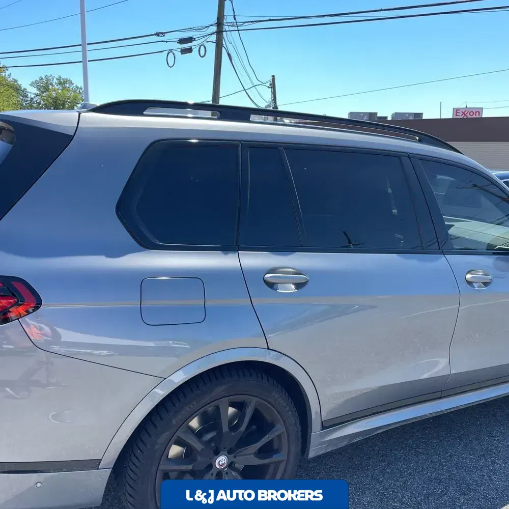 2023 BMW X7 M60i