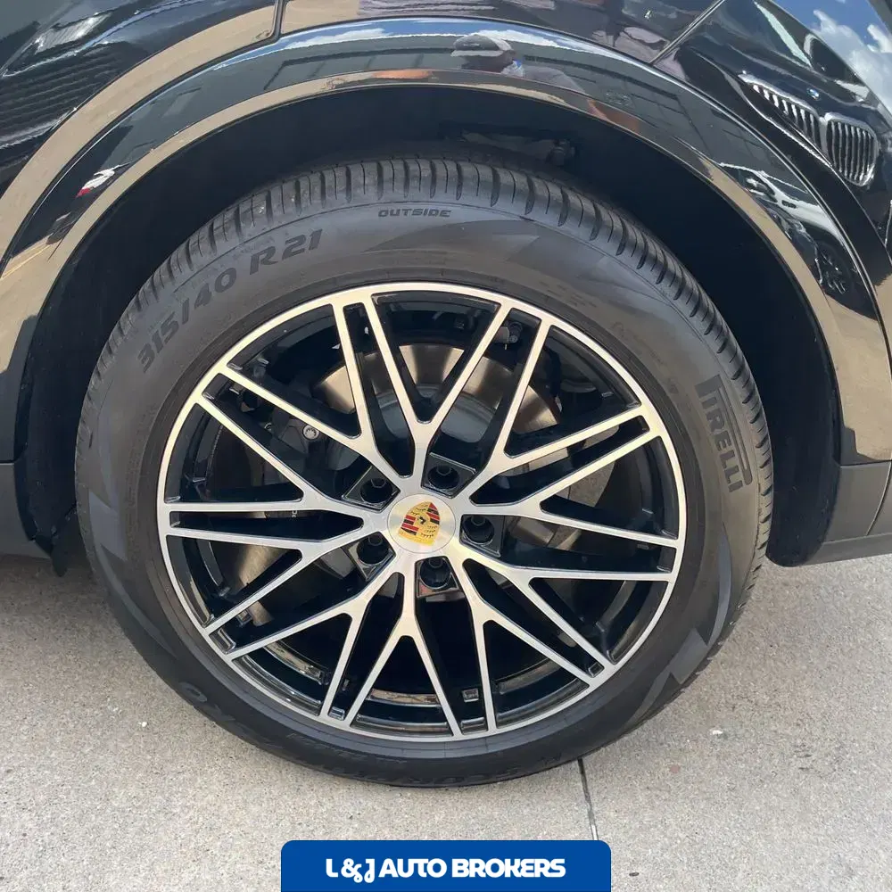 2024 Porsche Cayenne Base