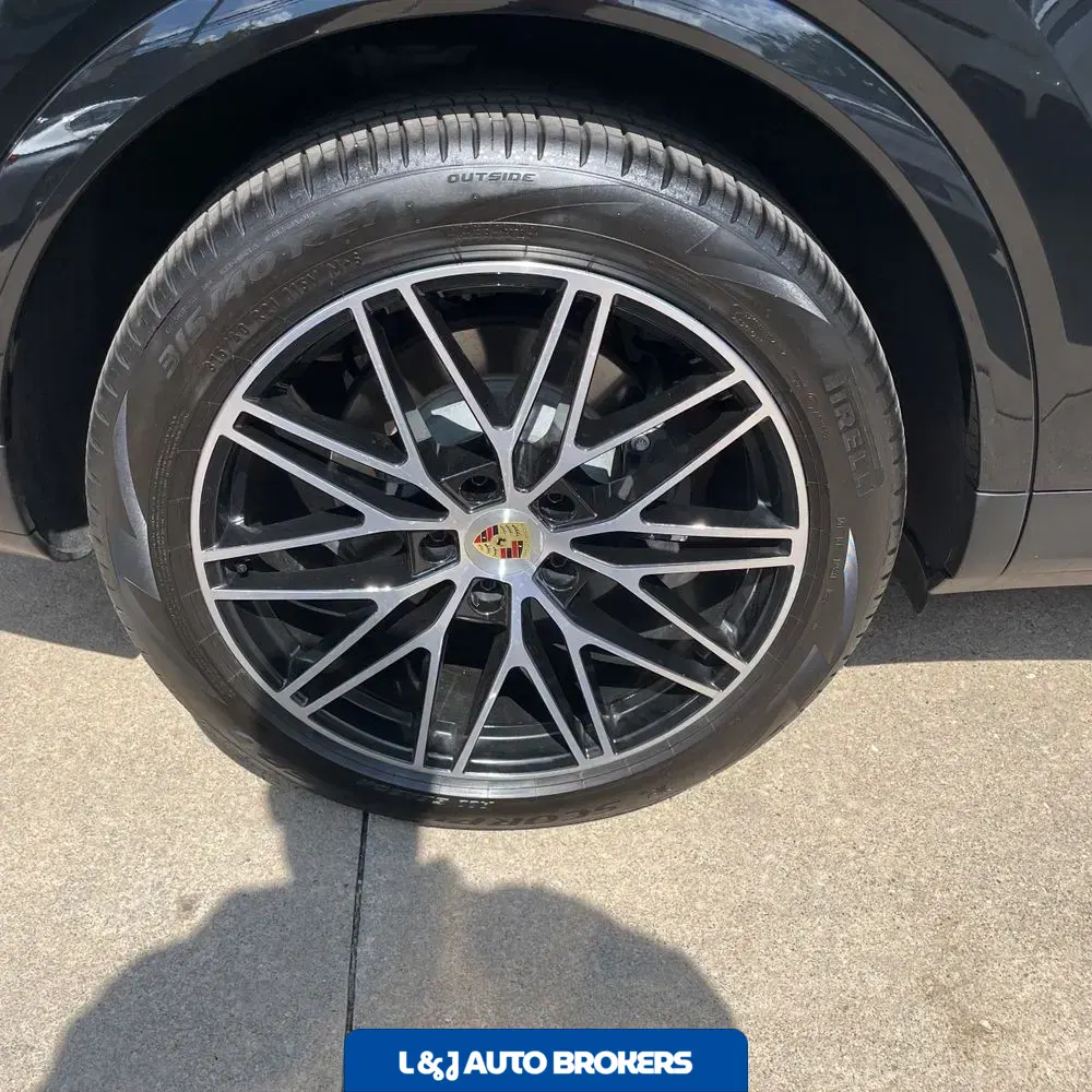 2024 Porsche Cayenne Base