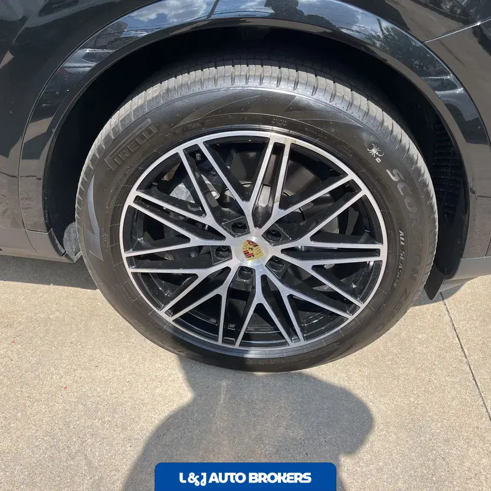 2024 Porsche Cayenne Base