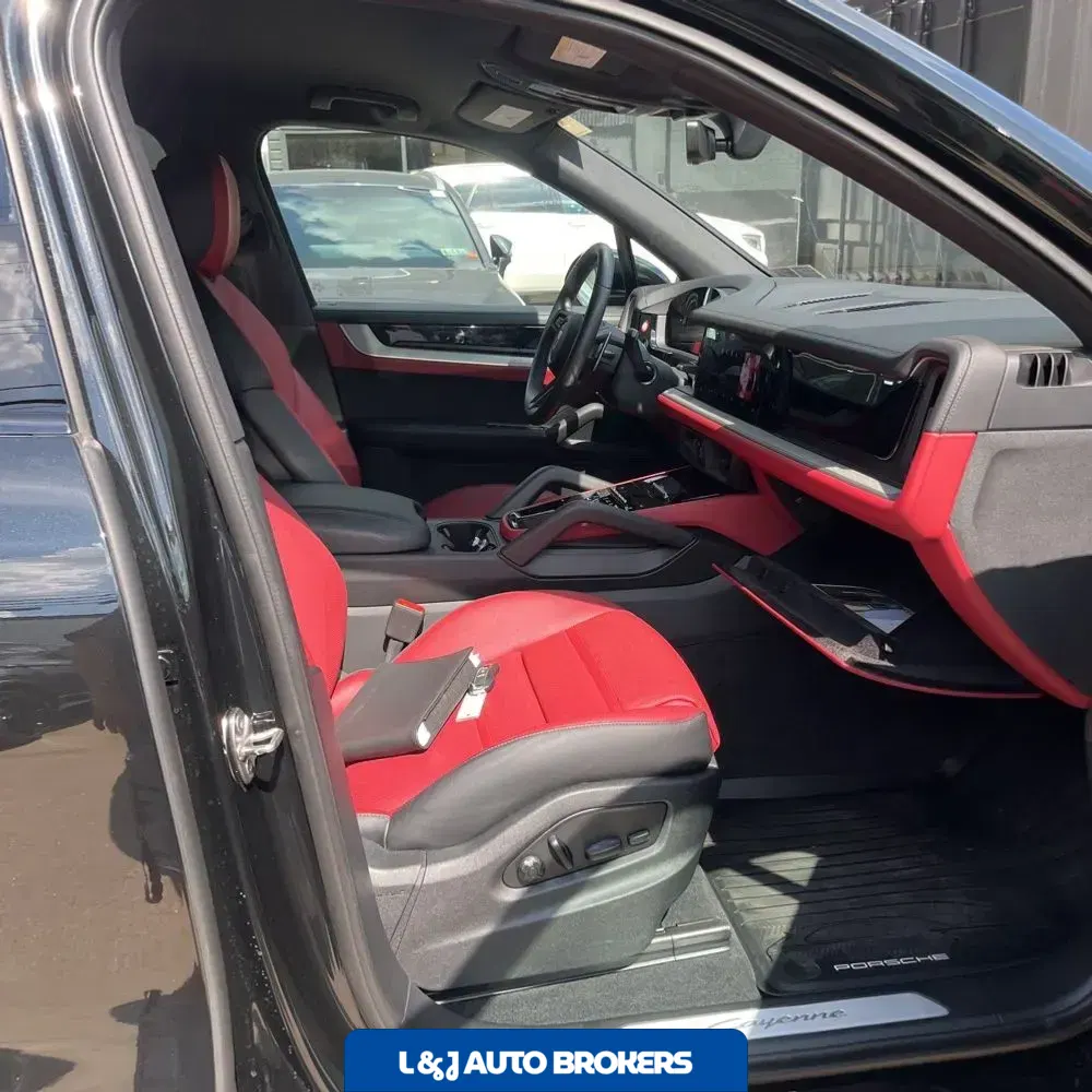2024 Porsche Cayenne Base