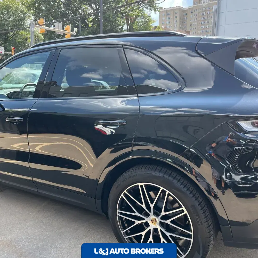 2024 Porsche Cayenne Base