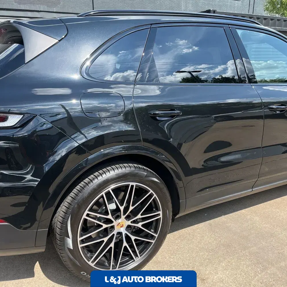 2024 Porsche Cayenne Base