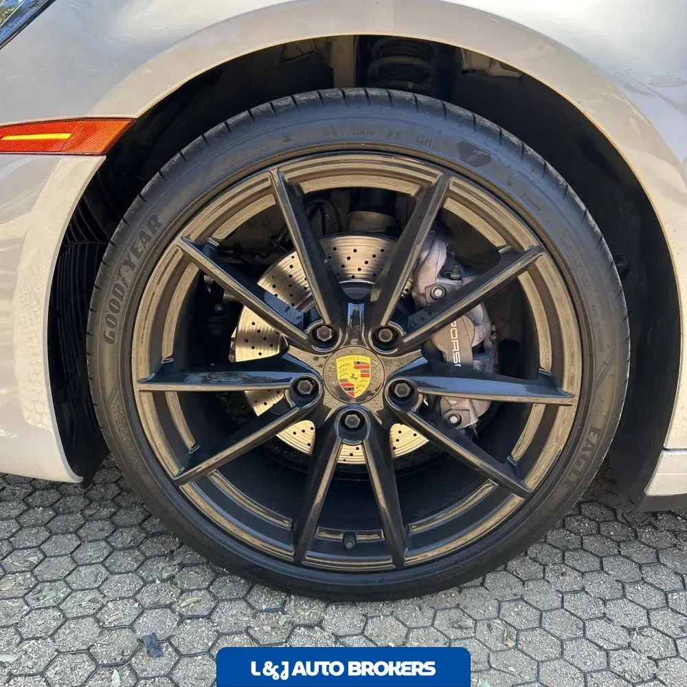 2021 Porsche 911 Carrera