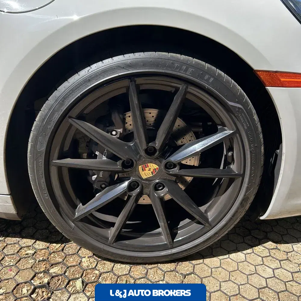 2021 Porsche 911 Carrera
