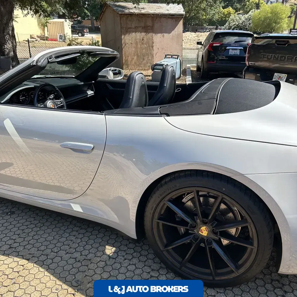 2021 Porsche 911 Carrera