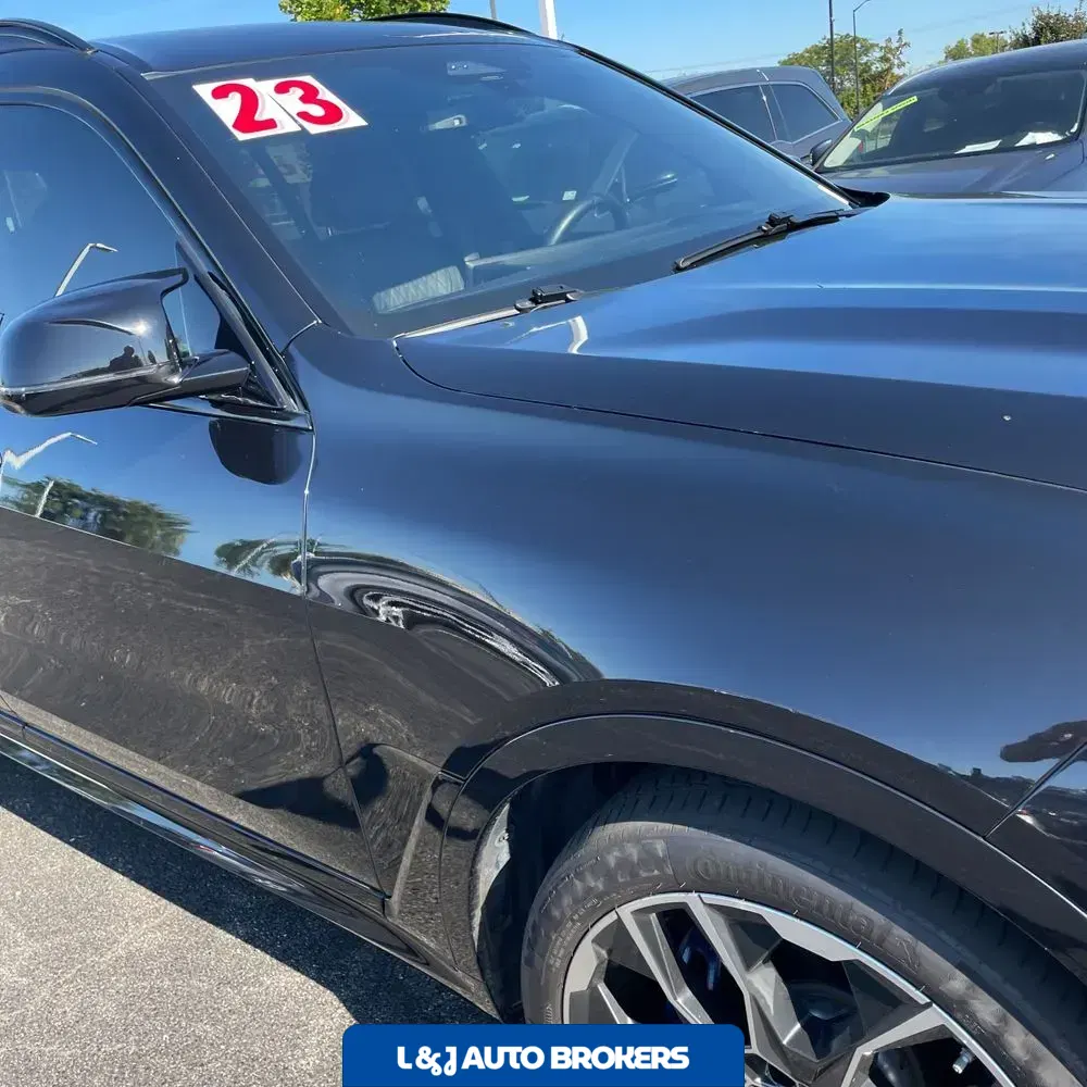 2023 BMW X7 M60i