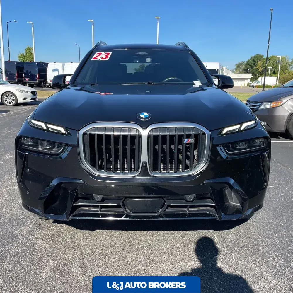 2023 BMW X7 M60i