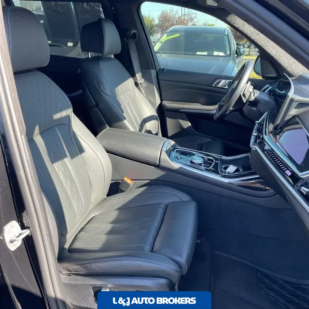 2023 BMW X7 M60i