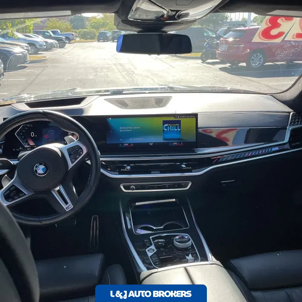 2023 BMW X7 M60i