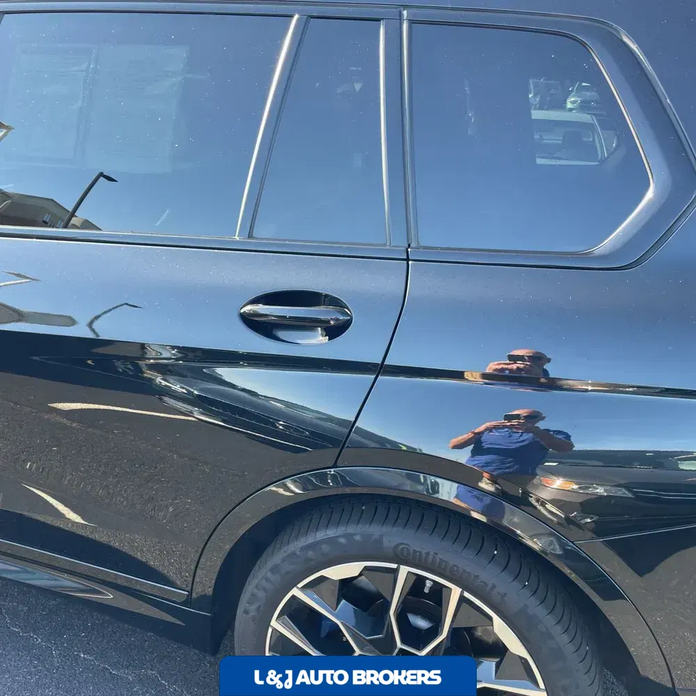 2023 BMW X7 M60i