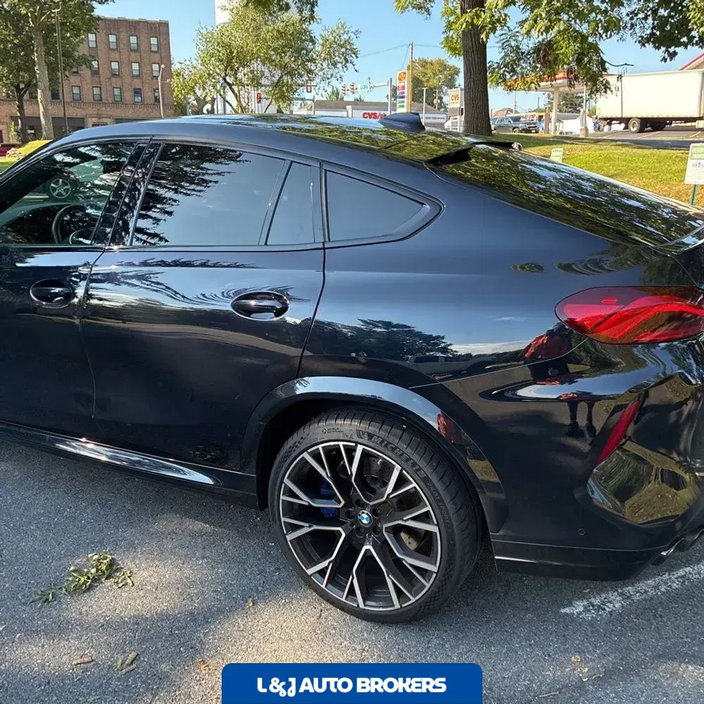 2021 BMW X6 M