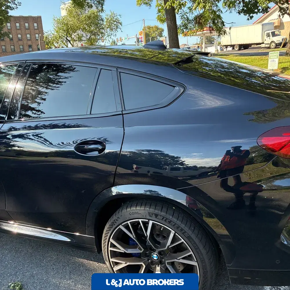 2021 BMW X6 M