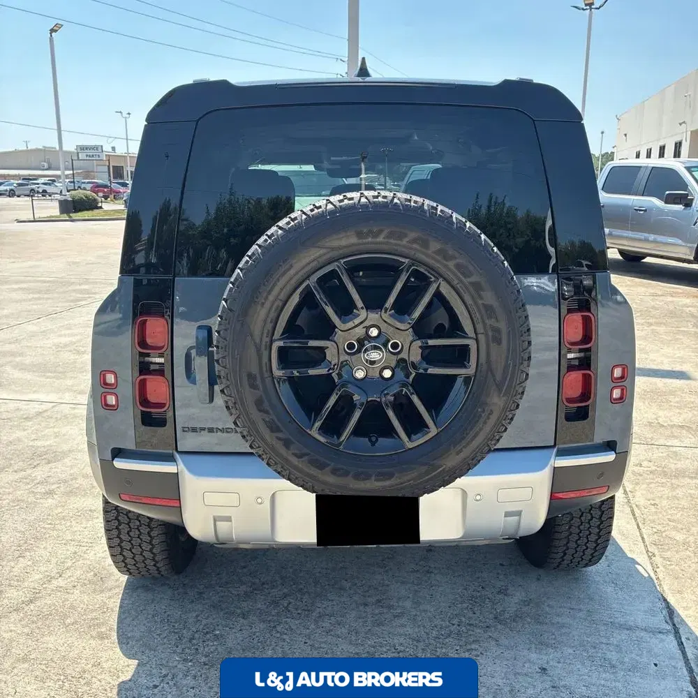 2024 Land Rover Defender 110 S P300