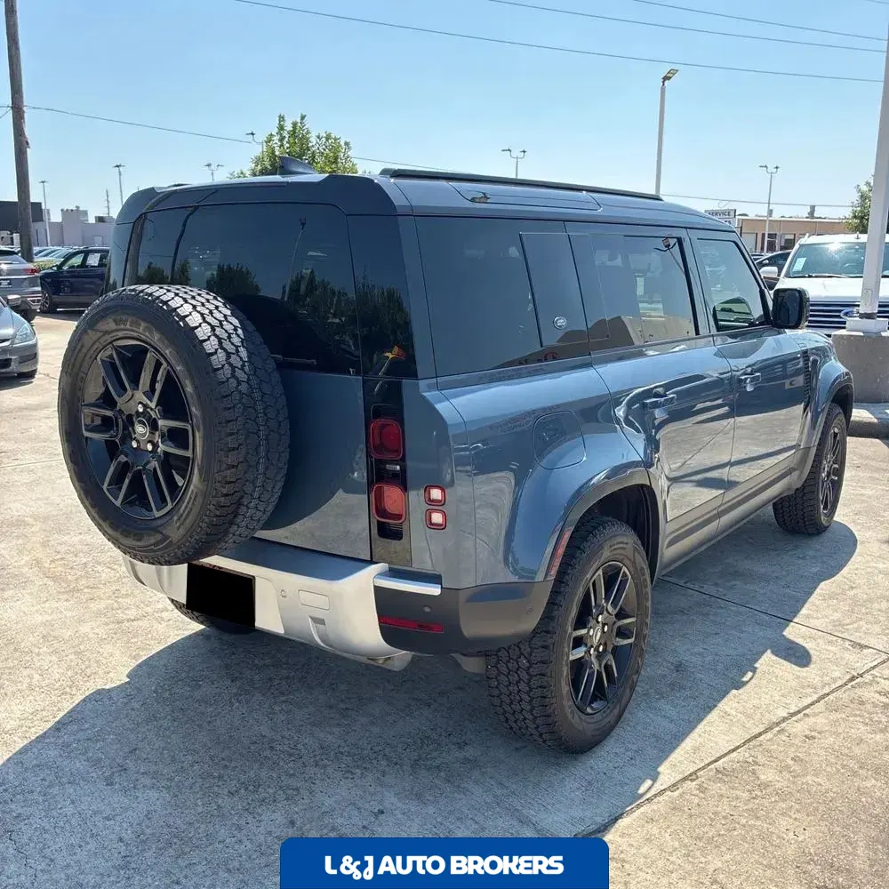 2024 Land Rover Defender 110 S P300