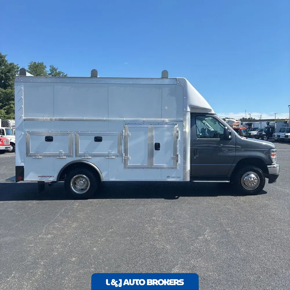 2025 Ford Commercial Vans E450