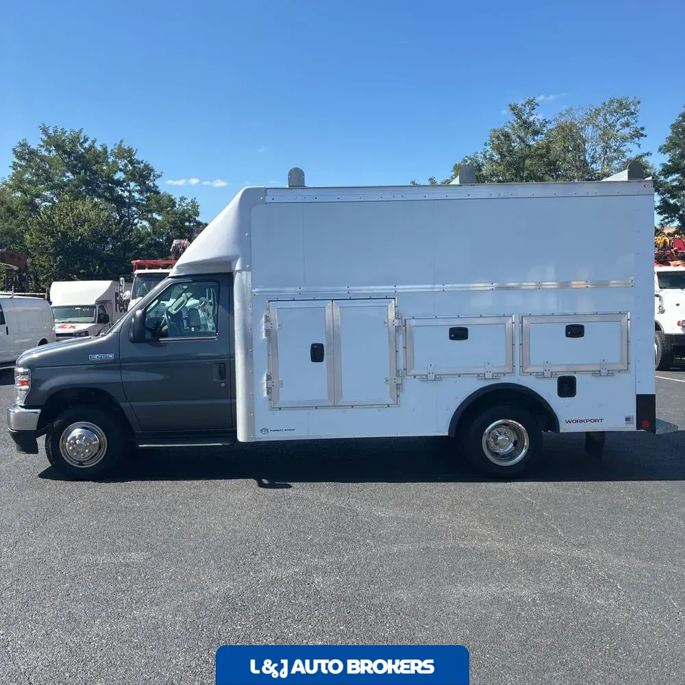 2025 Ford Commercial Vans E450
