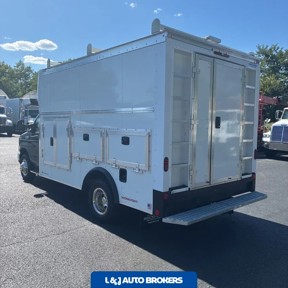 2025 Ford Commercial Vans E450