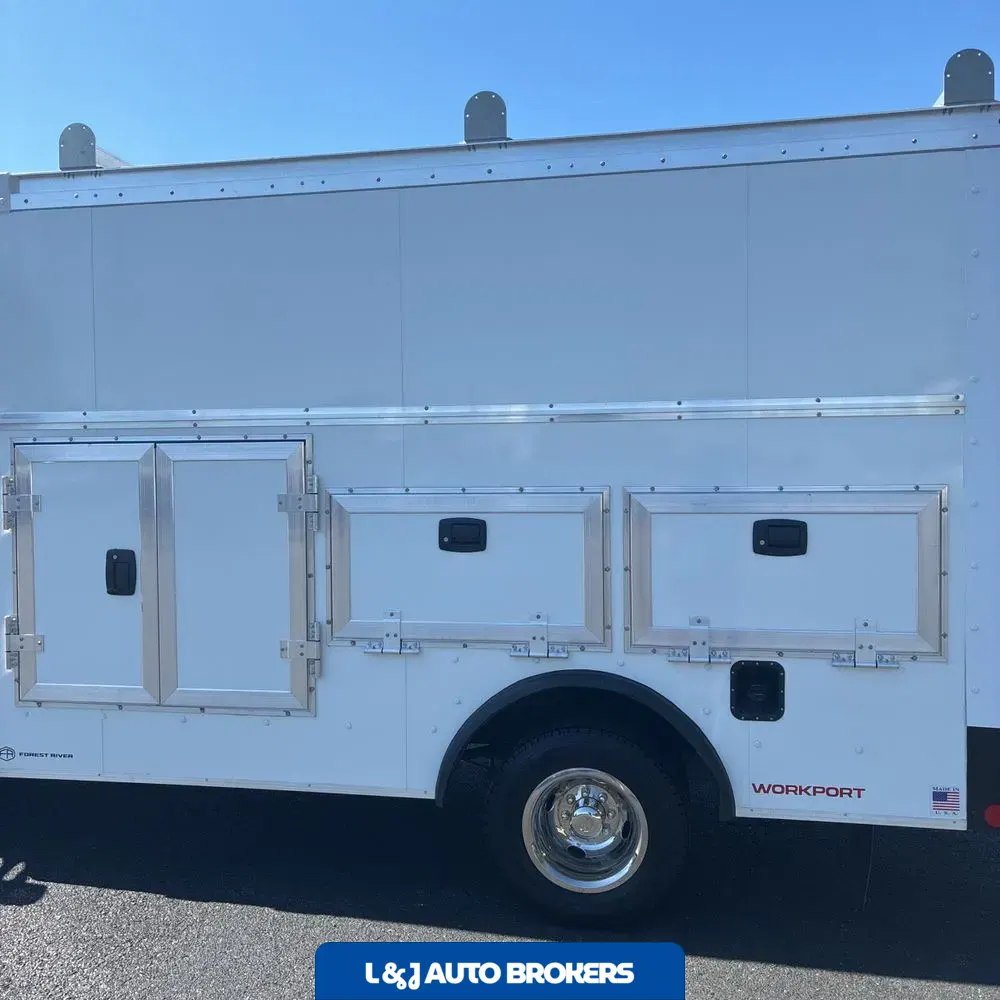 2025 Ford Commercial Vans E450