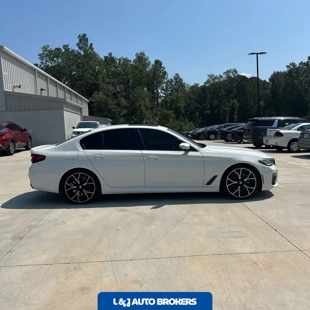 2021 BMW 5-Series M550xi