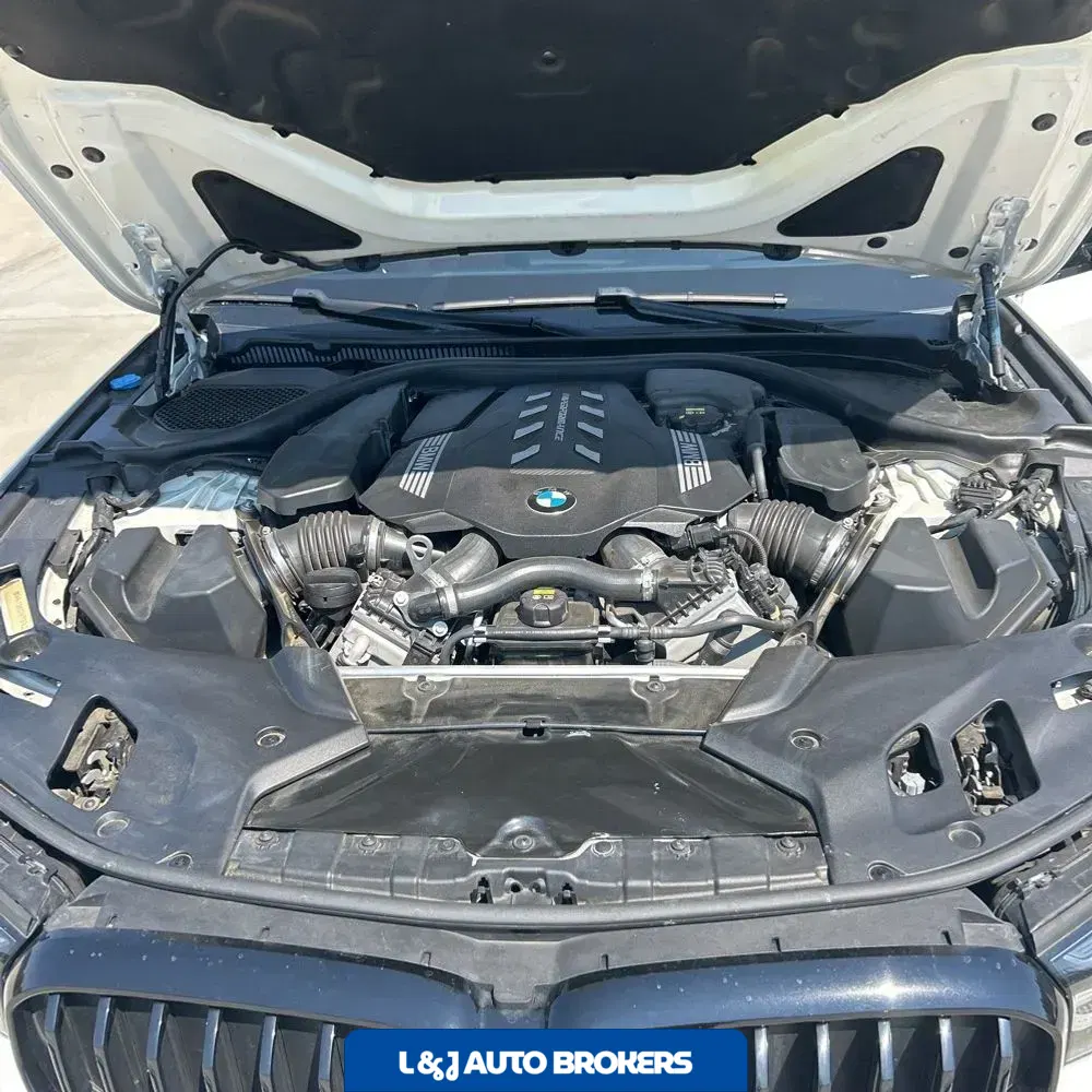 2021 BMW 5-Series M550xi