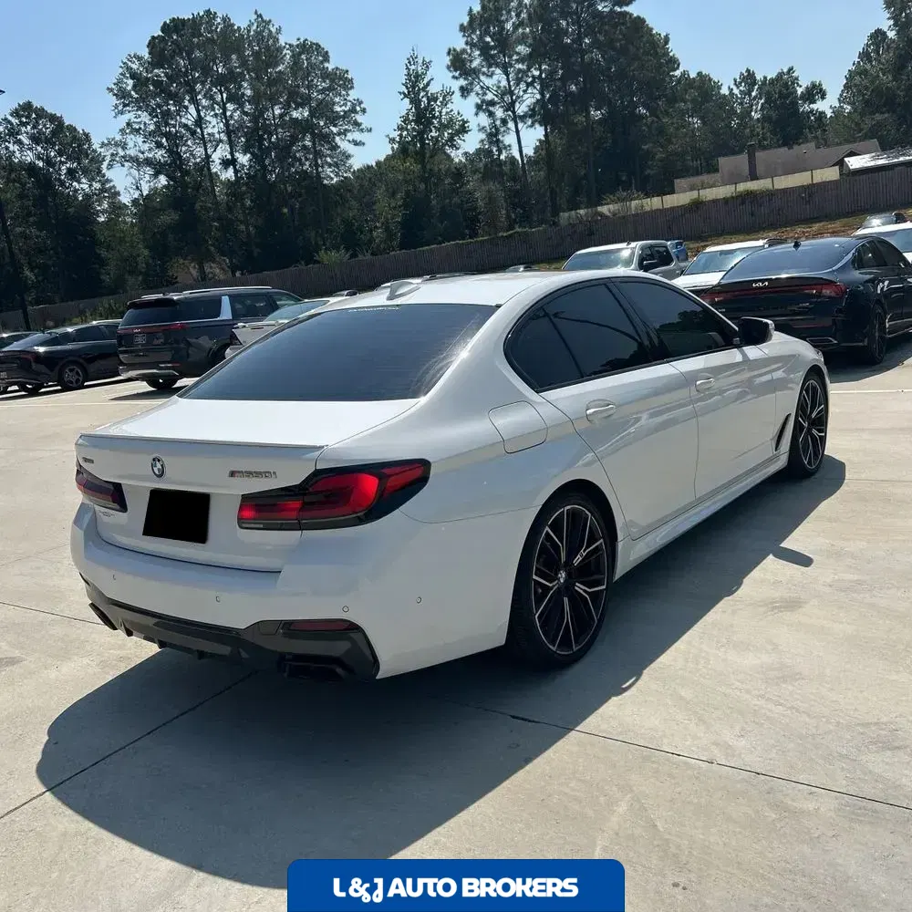 2021 BMW 5-Series M550xi