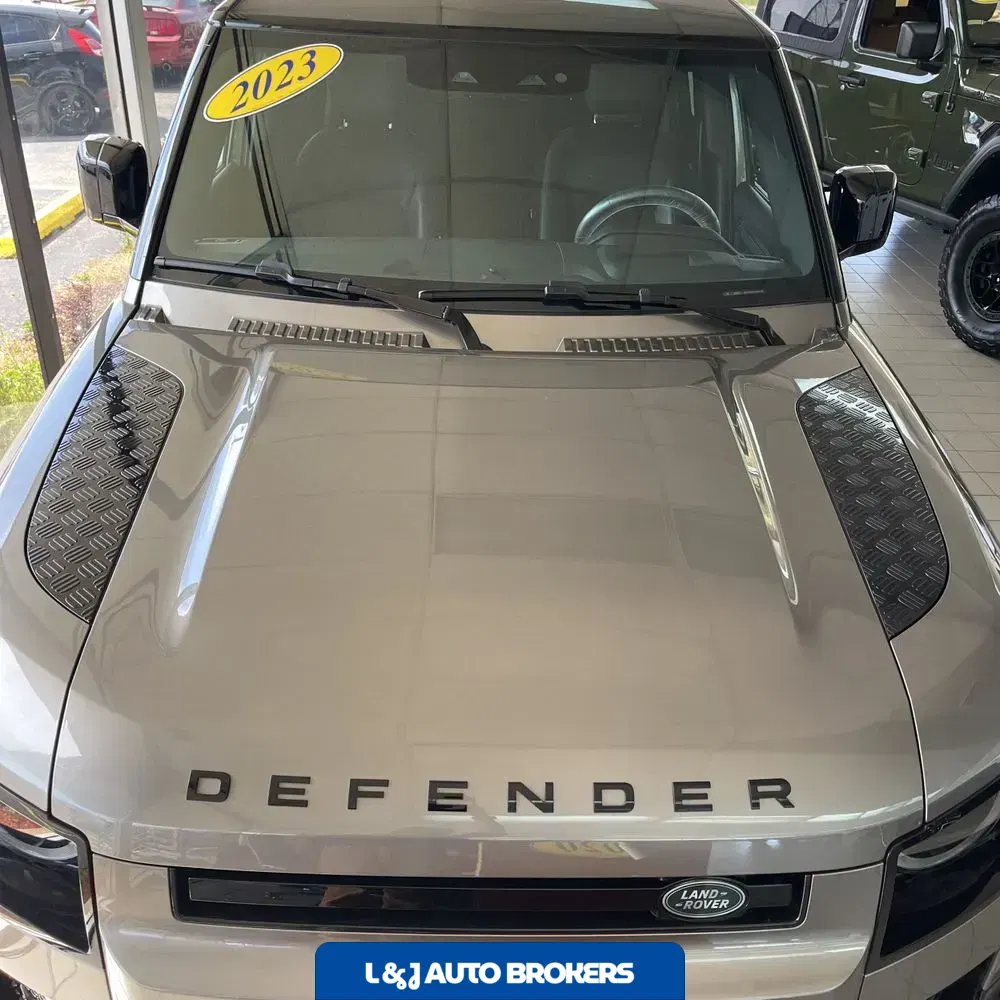 2023 Land Rover Defender 130 X-Dynamic SE