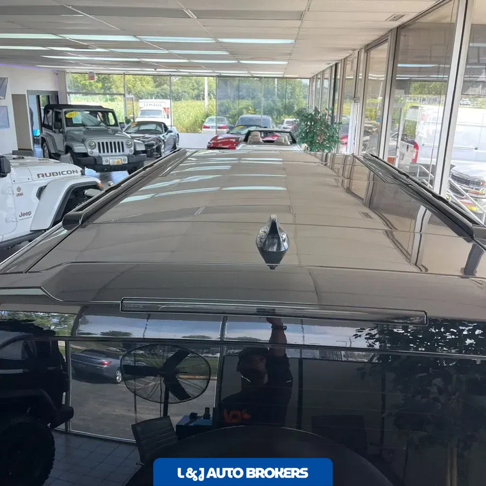2023 Land Rover Defender 130 X-Dynamic SE
