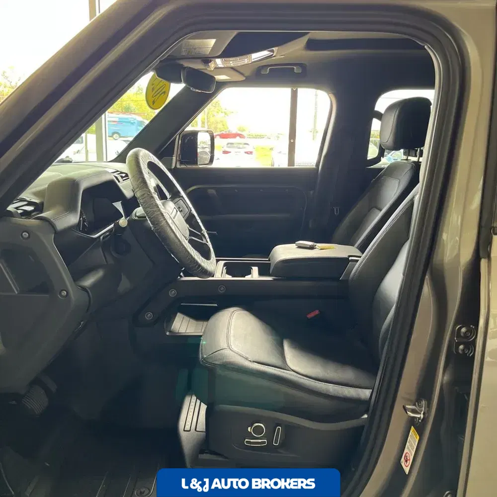 2023 Land Rover Defender 130 X-Dynamic SE
