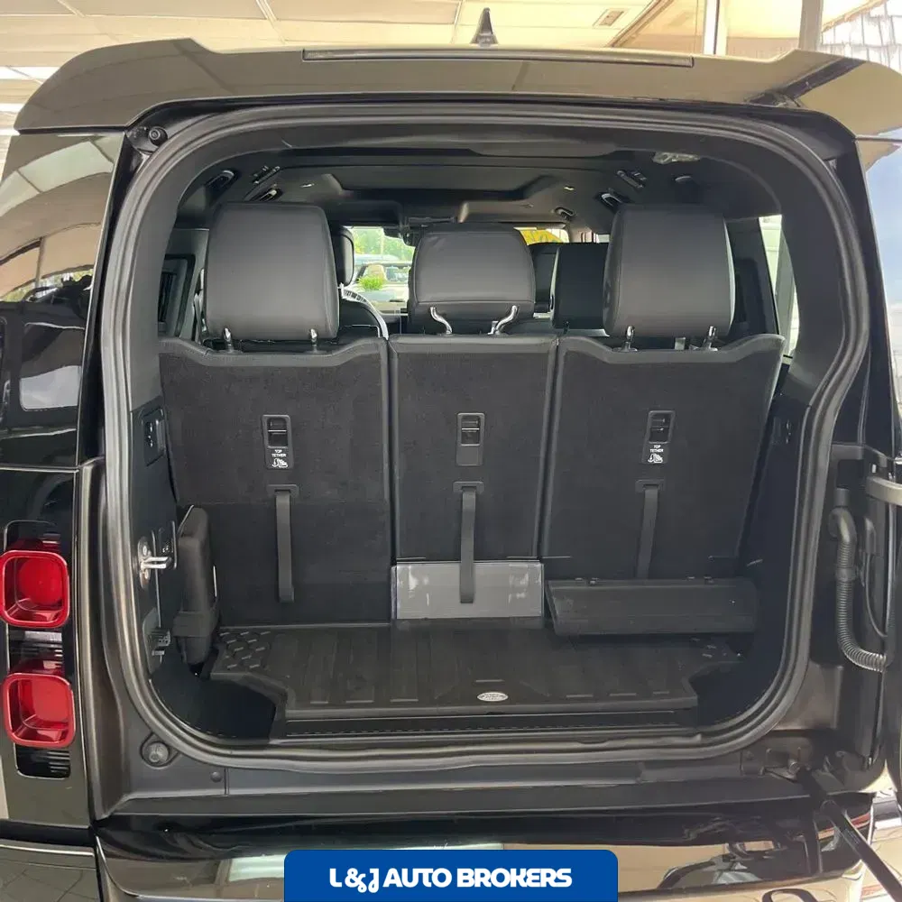 2023 Land Rover Defender 130 X-Dynamic SE