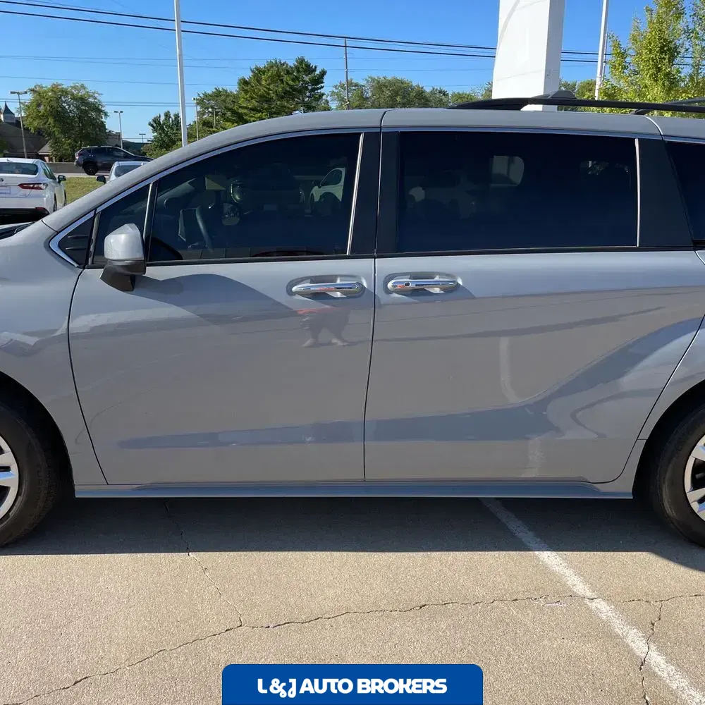 2023 Toyota Sienna Woodland Edition