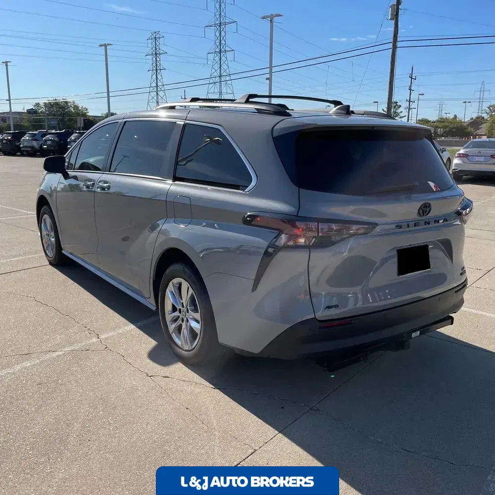 2023 Toyota Sienna Woodland Edition