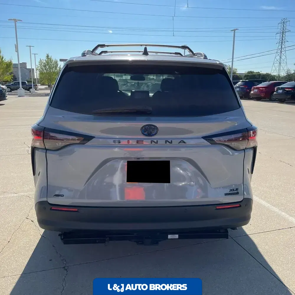 2023 Toyota Sienna Woodland Edition