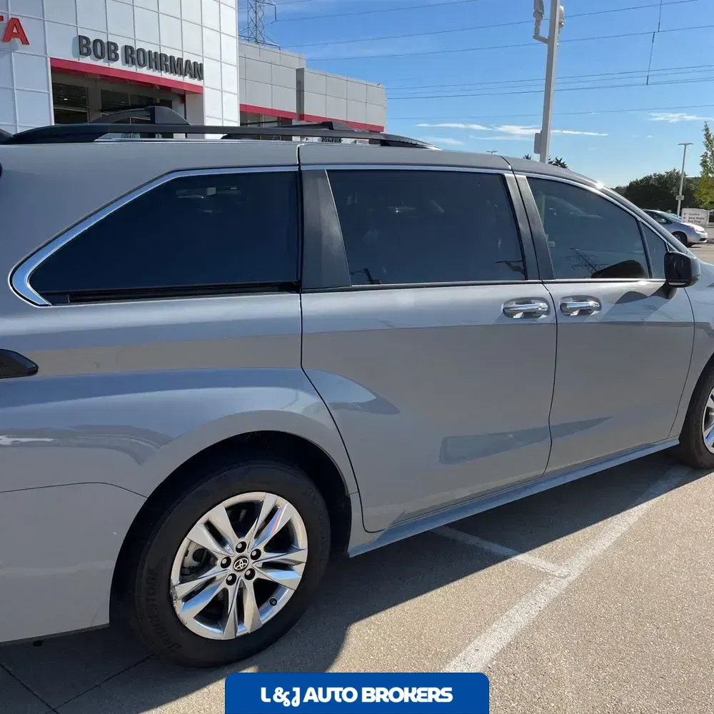 2023 Toyota Sienna Woodland Edition