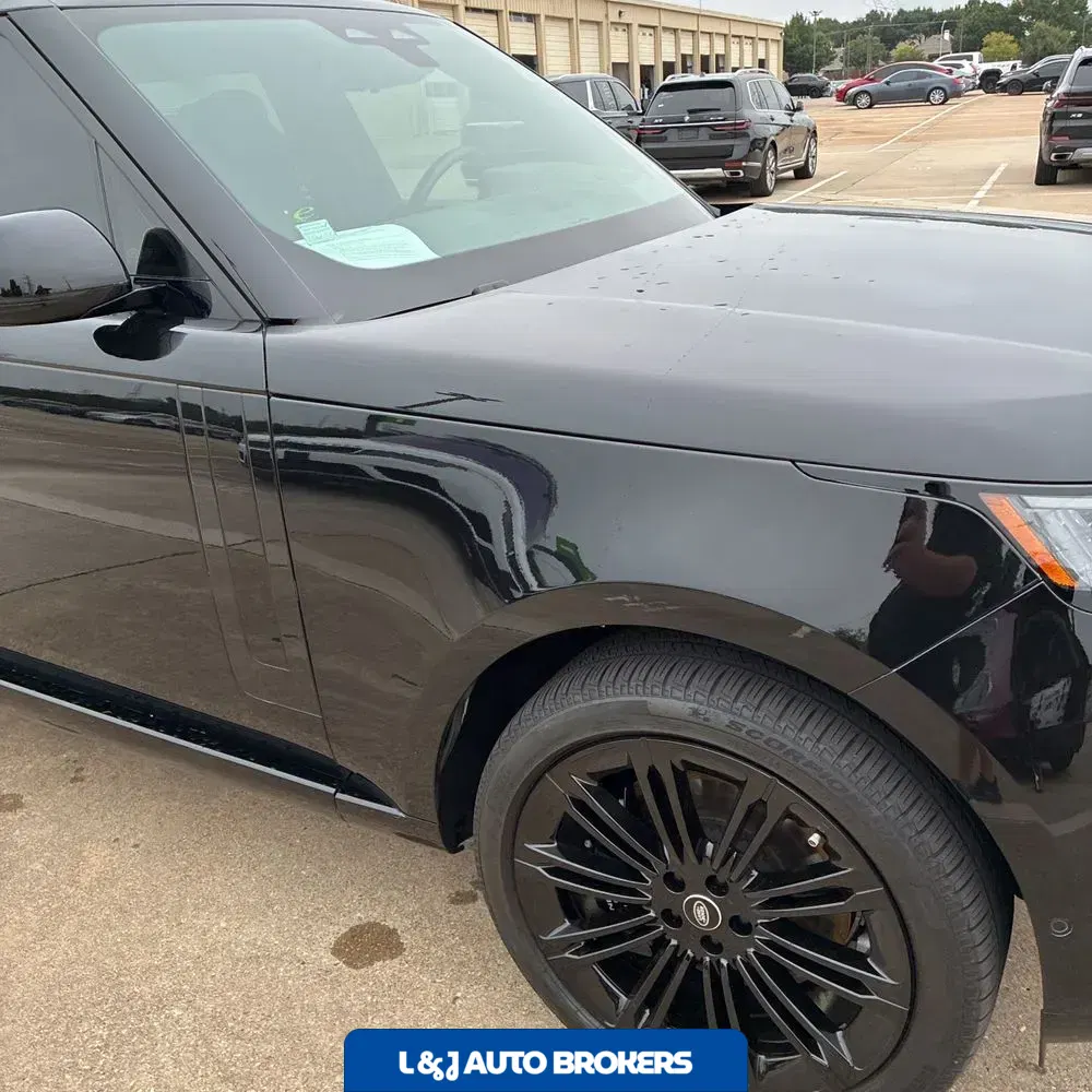 2025 Land Rover Range Rover SE P530