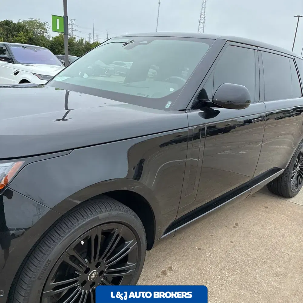 2025 Land Rover Range Rover SE P530
