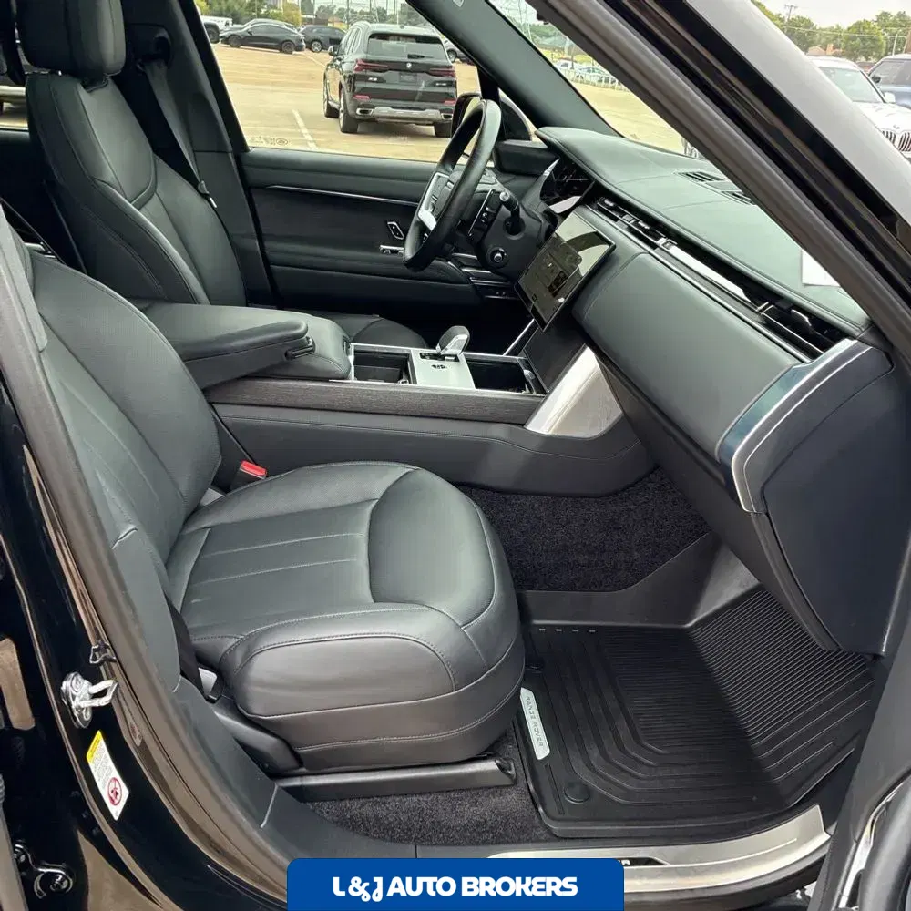 2025 Land Rover Range Rover SE P530
