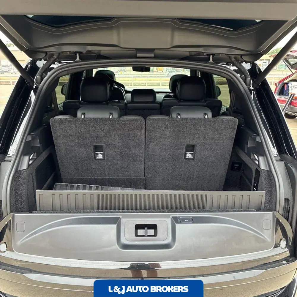 2025 Land Rover Range Rover SE P530