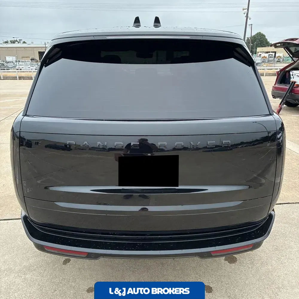 2025 Land Rover Range Rover SE P530
