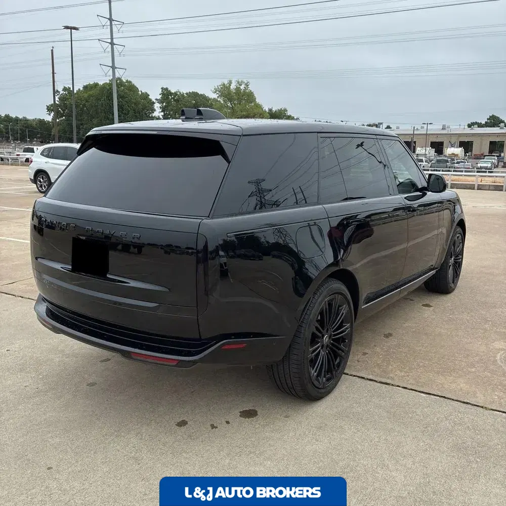 2025 Land Rover Range Rover SE P530