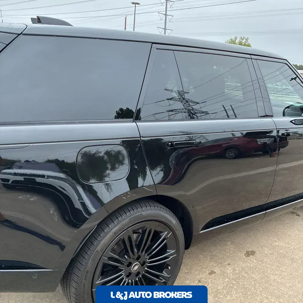 2025 Land Rover Range Rover SE P530