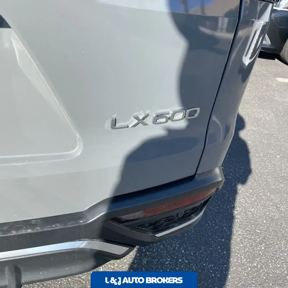 2023 Lexus LX 600 F SPORT Handling