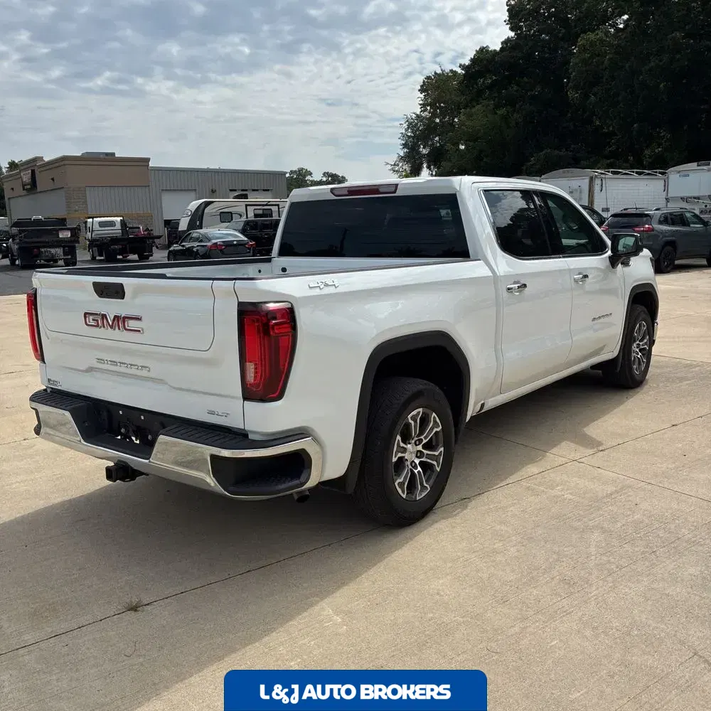 2025 GMC Sierra 1500 SLT