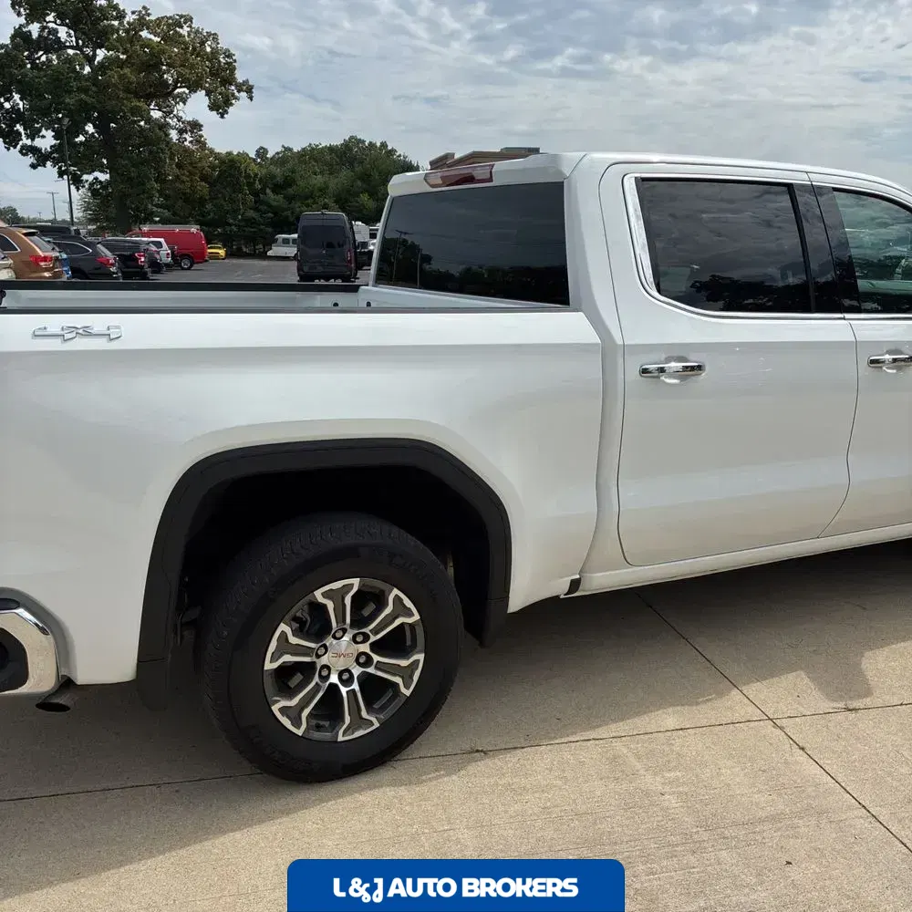 2025 GMC Sierra 1500 SLT