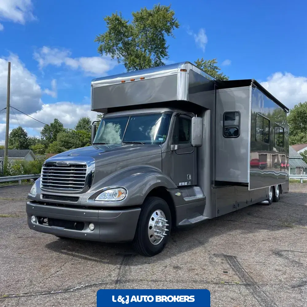 2006 Freightliner Commercial CL12064S 120"BBC Conv Cab SBA Truck 6X4